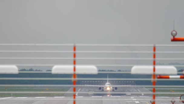 Decollo aereo dall'aeroporto di Dusseldorf — Video Stock