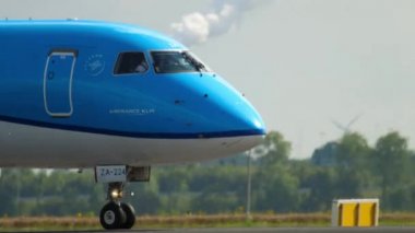 KLM Cityhopper Embraer 190 inişi