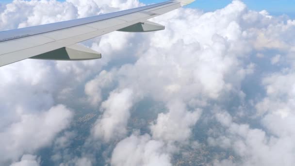 从下降的飞机俯瞰空中 — 图库视频影像