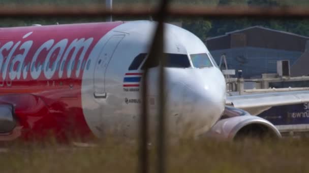 Vliegtuig taxiën om te beginnen voor vertrek — Stockvideo