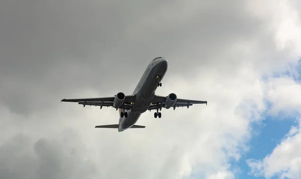 Airbus A321 Lufthansa décolle — Photo