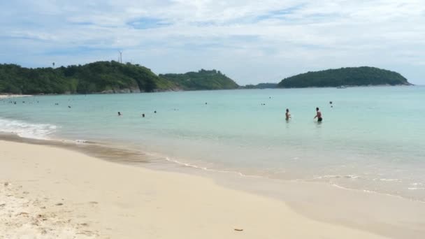 Playa de Nai Harn, al sur de Phuket Island — Vídeo de stock