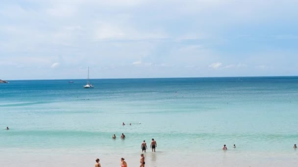 Nai Harn beach, na południe od wyspy Phuket — Wideo stockowe