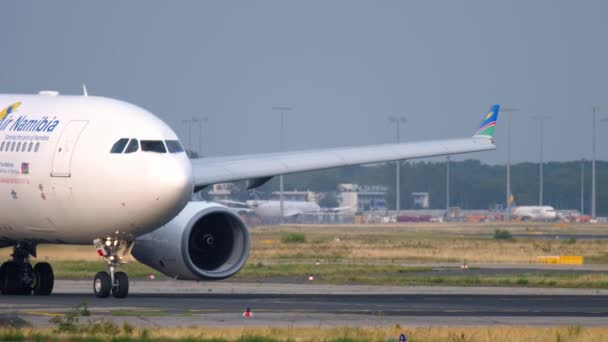 Air Namibia Airbus 330 no início — Vídeo de Stock