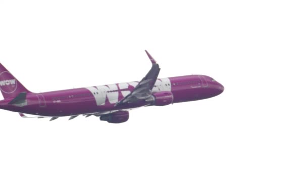 Airbus 321 WOW Air climb out — Stock Video