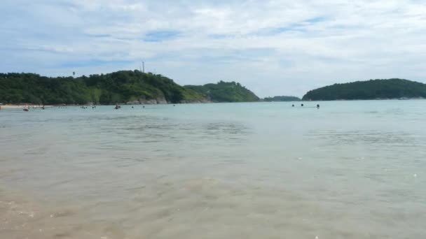 Playa de Nai Harn, al sur de Phuket Island — Vídeo de stock