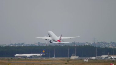American Airlines Boeing 777 kalkış