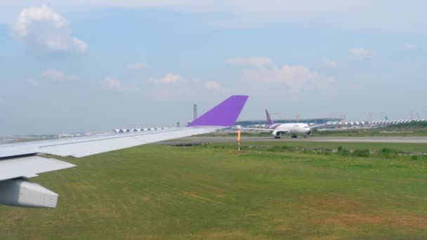 Bangkok Tailândia Novembro 2017 Aviões Alinhados Antes Partida Aeroporto Suvarnabhumi — Vídeo de Stock