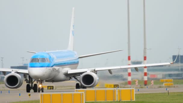 KLM Cityhopper Embraer 190出租车 — 图库视频影像