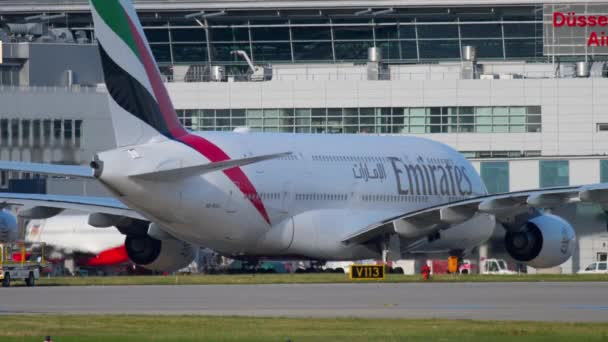 Emirates Airbus A380 rodaje — Vídeos de Stock
