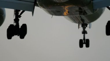 KLM Boeing 777 inişi