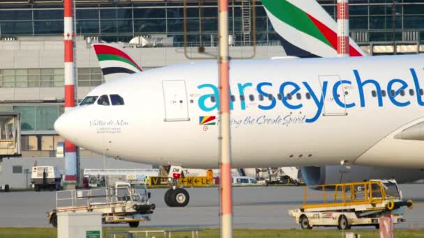 Dusseldorf Alemania Julio 2017 Air Seychelles Airbus 330 Vdm Despegando — Vídeo de stock