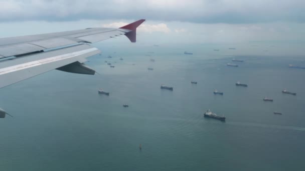 Vista aérea desde el avión descendente — Vídeo de stock