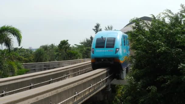 Monorail train from Sentosa island — Stock Video
