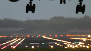 KLM Boeing 777 inişi