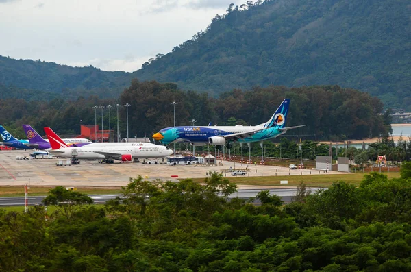 Boeing 737 Nok Air landing — Stock Photo, Image