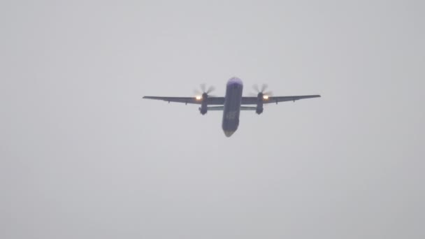 Düsseldorf Tyskland Juli 2017 Bombardier Dash Flybe Avresa Vid Regnigt — Stockvideo