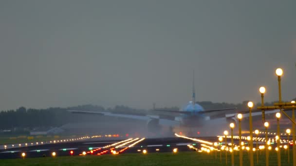 KLM Boeing 777 inişi — Stok video