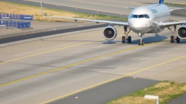 Lufthansa Airbus 320 Taksilemek