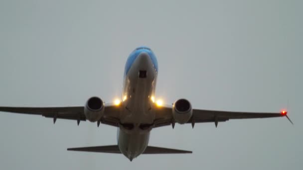 Airplane departure at rainy weather — Stock Video