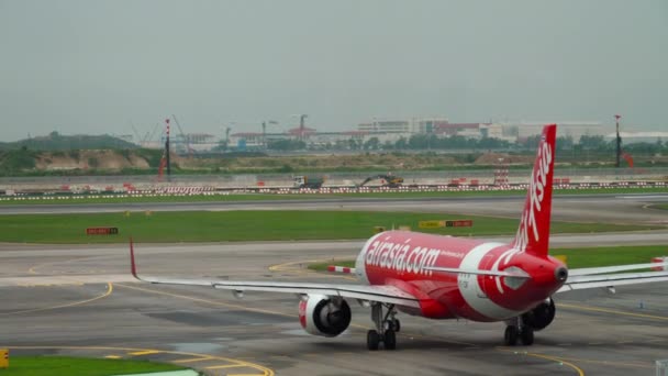Changi Singapore November 2018 Airasia Airbus 320 Cbf Taxiing Departure — Stock Video