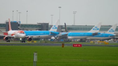 EasyJet Airbus A320 gidiş daha önce Taksilemek