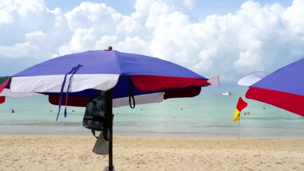 Пляж Най Харн, к югу от острова Пхукет — стоковое видео