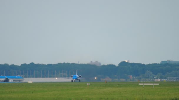 KLM Cityhopper Fokker F70 vertrek — Stockvideo