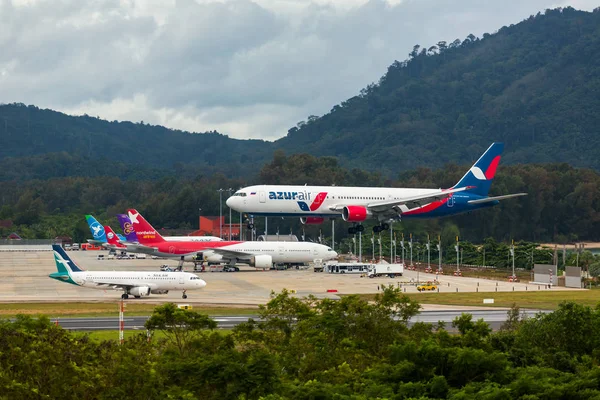 Azur Air landing and approach — Stock Photo, Image