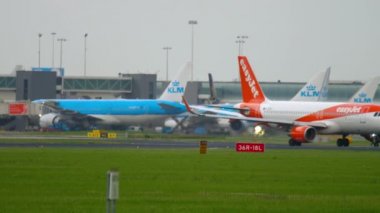 EasyJet Airbus A320 gidiş daha önce Taksilemek