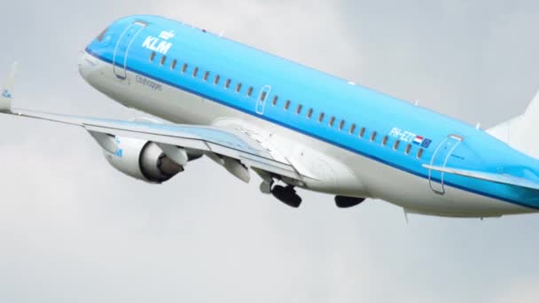 KLM Cityhopper Embraer 190 salida — Vídeo de stock