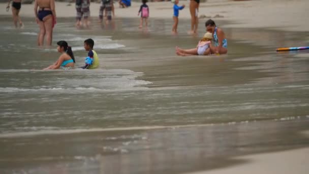 Praia de Nai Harn, ao sul da ilha de Phuket — Vídeo de Stock