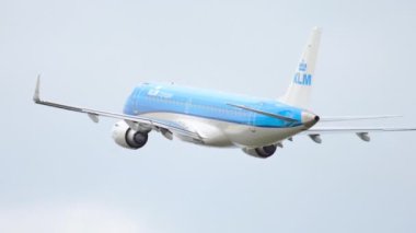 KLM Cityhop Embraer 190 kalkış
