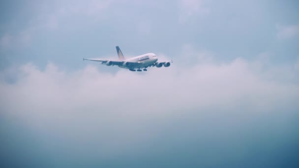 Avião de corpo largo a aproximar-se — Vídeo de Stock