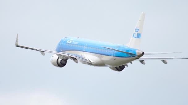 KLM Cityhopper Embraer 190 decolagem — Vídeo de Stock