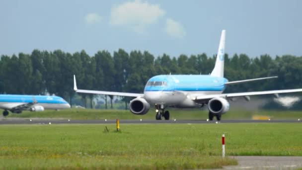 KLM Cityhopper Embraer 190 avgång — Stockvideo