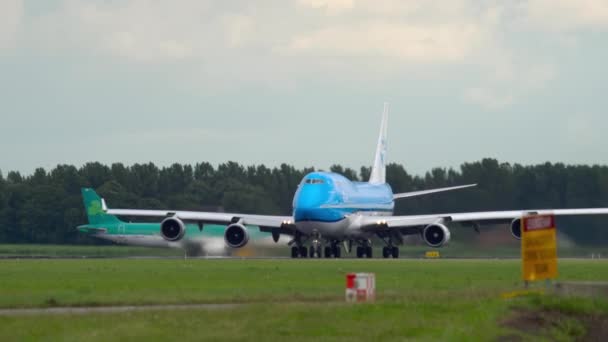 KLM Boeing 747 hızlandırmak gidiş daha önce — Stok video