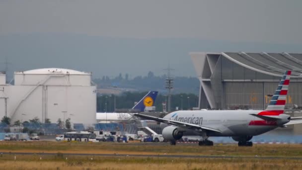 American Airlines Boeing 777 kalkış — Stok video