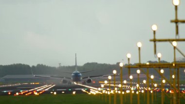 KLM Boeing 737 açılış