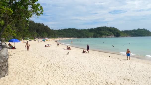 Nai Harn beach, Phuket sziget déli részén — Stock videók