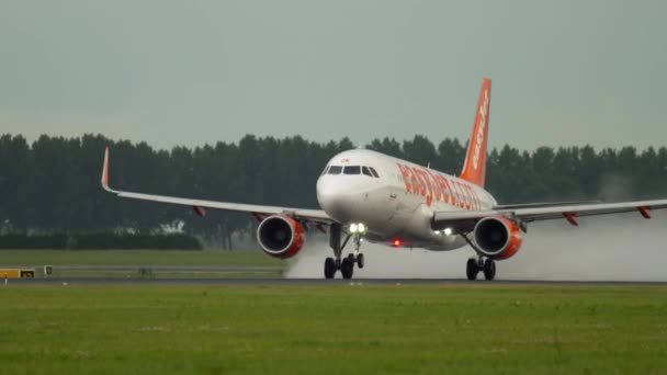 EasyJet Airbus 320 versnellen — Stockvideo