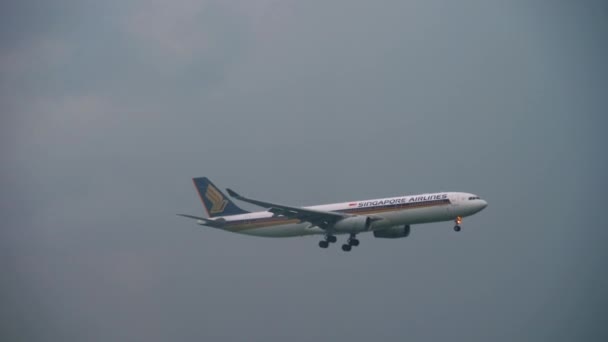 空中客车 A330 新加坡航空接近 — 图库视频影像