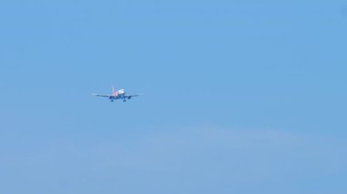 Airbus 320 önce açılış yaklaşıyor