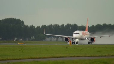 EasyJet Airbus 320 hızlandırmak