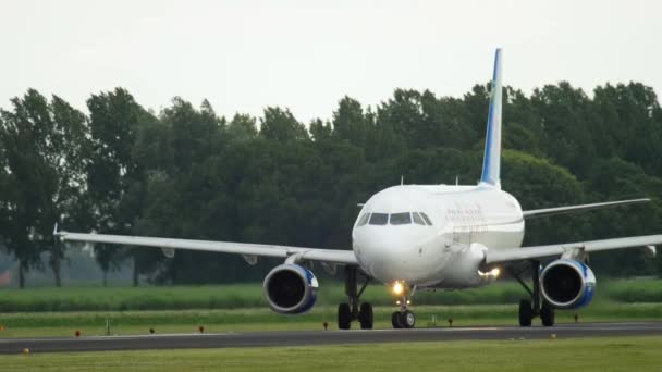 Small Planet Airbus A320 taxiing — Stock Video