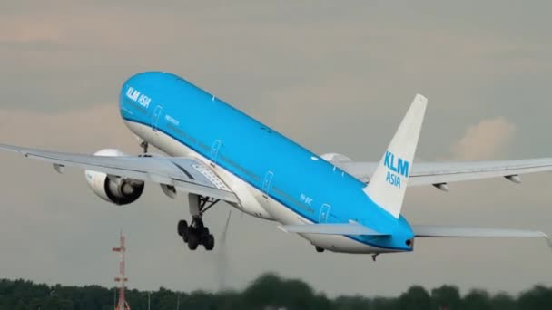 Klm royal holländische Fluggesellschaften boomen 777 Abflug — Stockvideo