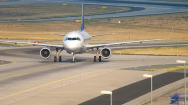 Lufthansa Airbus 320 Taksilemek
