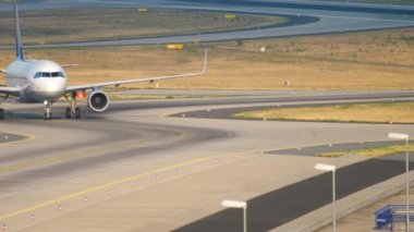 Lufthansa Airbus 320 Taksilemek