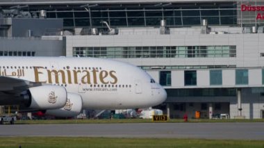 Emirlikleri Airbus A380 Taksilemek