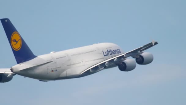 Lufthansa Airbus A380 отправление — стоковое видео